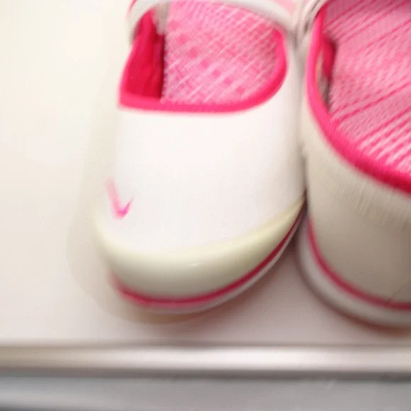 Nike NWT Mary Jane Size 6 White Sneakers Shoes - Picture 8 of 15